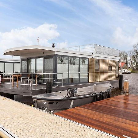 Welcome In - Houseboat 'Elysium' Met Eigen Aanlegsteiger Sneek - Offingawier Exterior photo