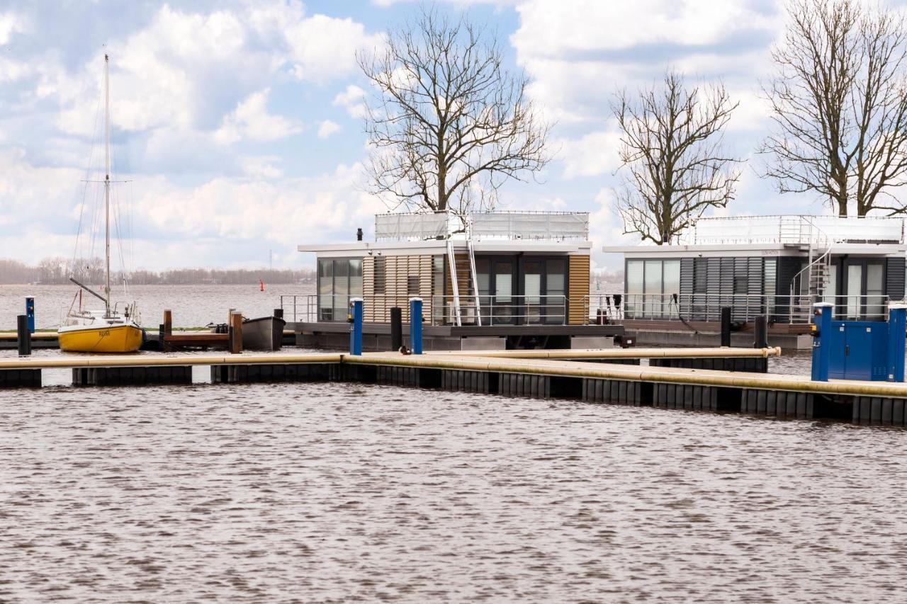 Welcome In - Houseboat 'Elysium' Met Eigen Aanlegsteiger Sneek - Offingawier Exterior photo