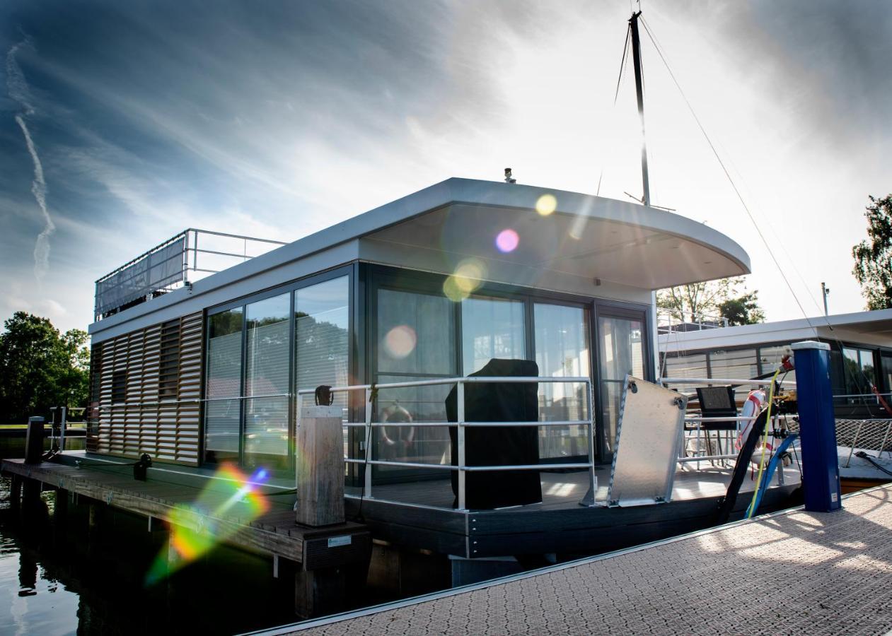Welcome In - Houseboat 'Elysium' Met Eigen Aanlegsteiger Sneek - Offingawier Exterior photo